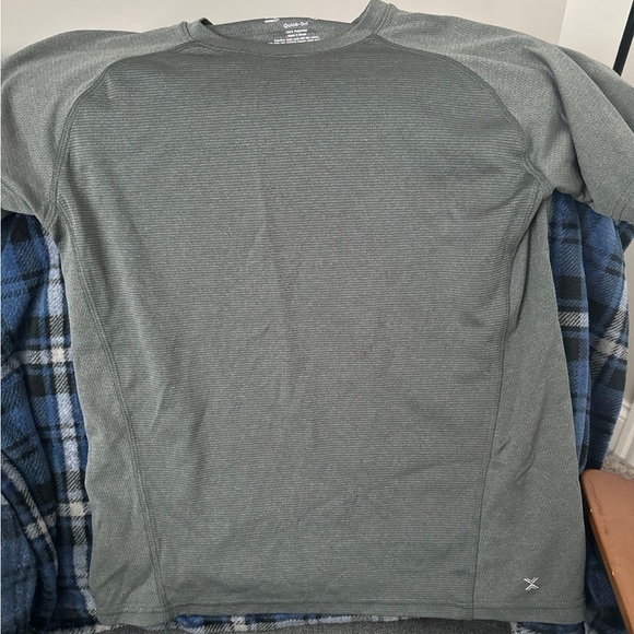 Quick Dri Workout tshirt - Picture 2 of 4